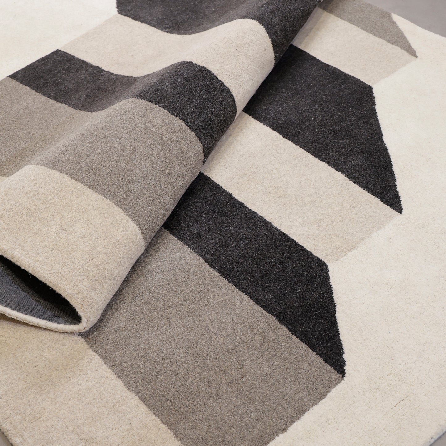 Stratos Hand-Tufted Wool Rug